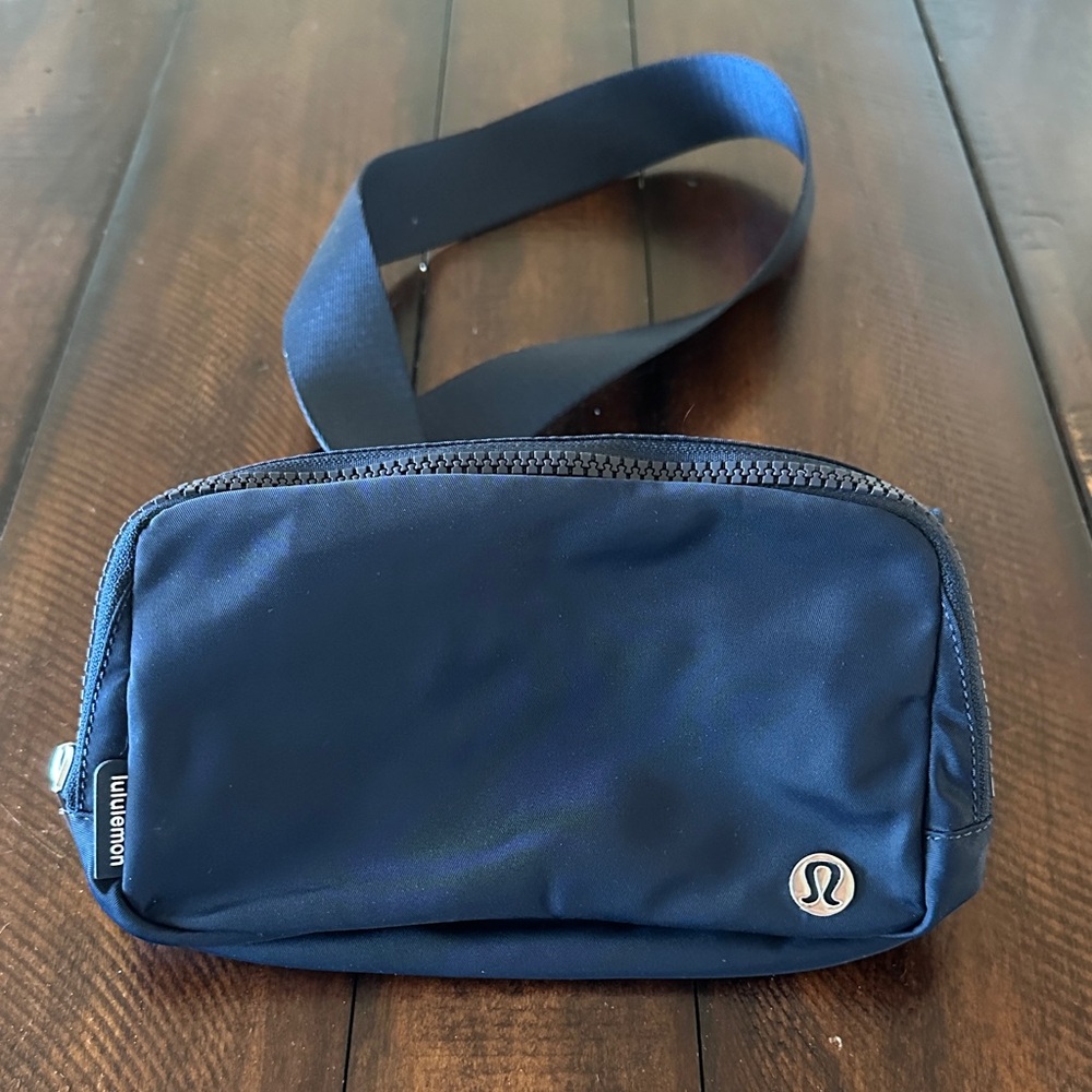 lululemon 1L Navy Belt Bag
